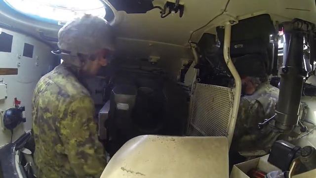 Inside the Leopard 2A4 Gunnery Exercise - Внутри танка Леопард2А4 , работа заряжающего , стрельба смотреть онлайн