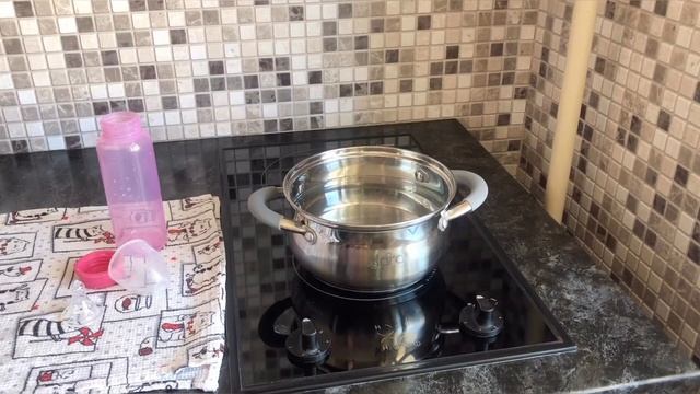 Искусственное вскармливание / мытьё и стерилизация бутылочек смотреть онлайн