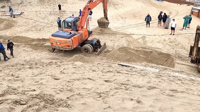 Экскаватор Hitachi ZAXIS 210W смотреть онлайн