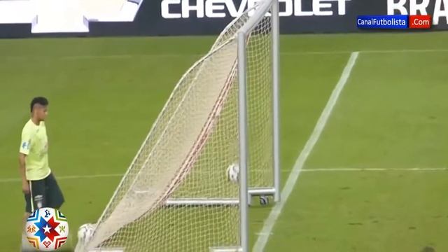 НЕВЕРОЯТНЫЙ гол Неймара во время тренировки!!! смотреть онлайн