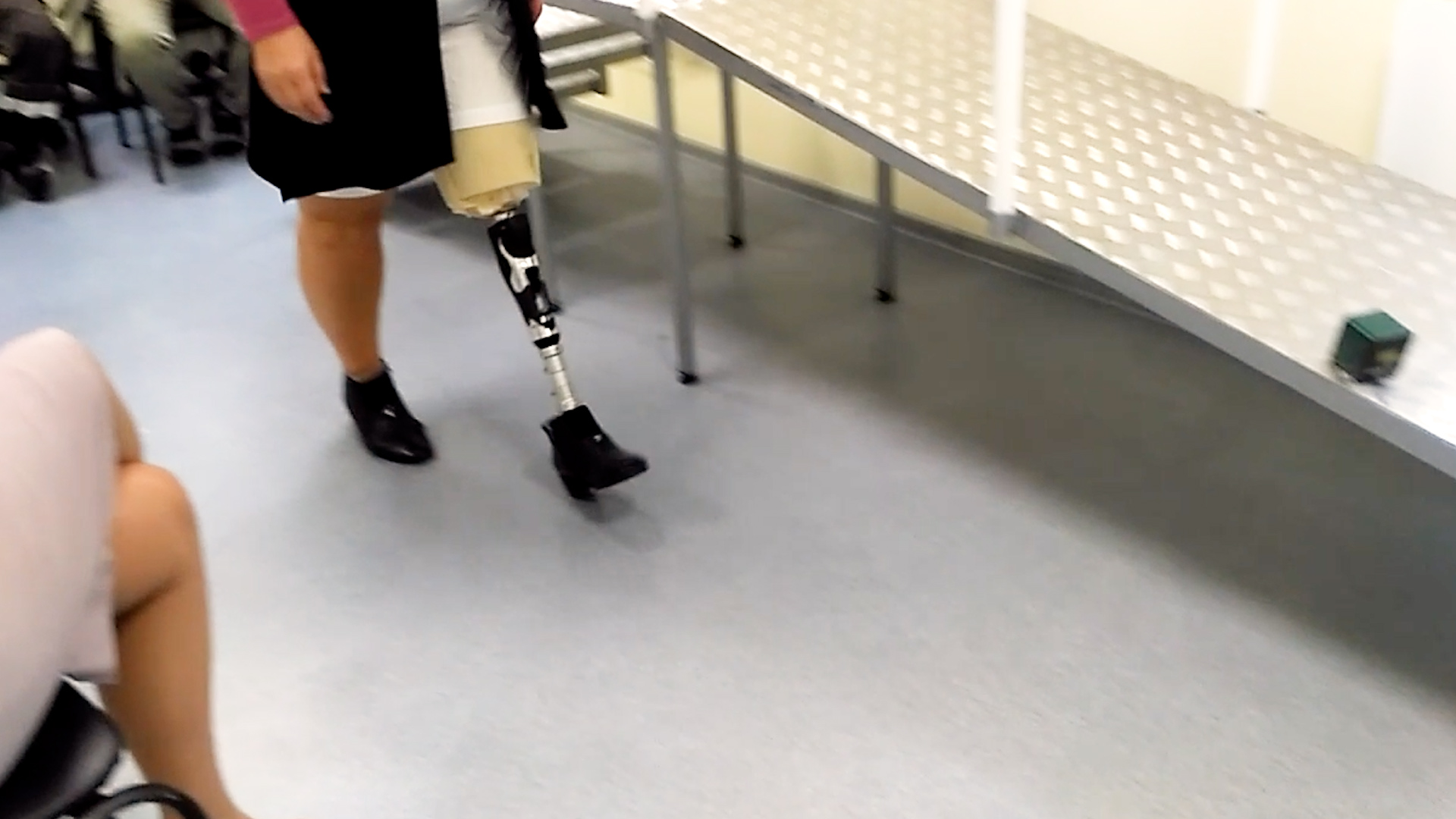 На протезе ноги: "ПОШЛА!!!" смотреть онлайн