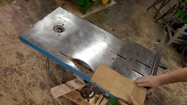 Большой круг из остатков дерева. смотреть онлайн