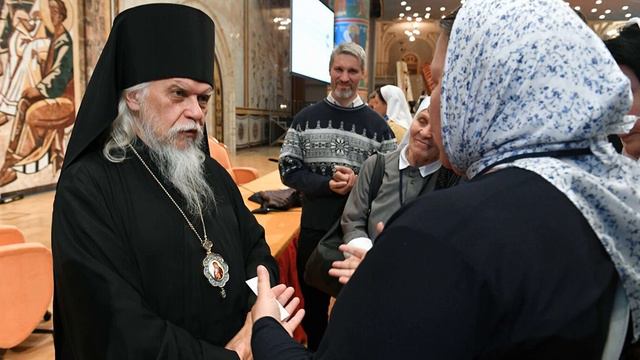 В РПЦ рекомендуют верующим "не смущаться" онлайн - богослужений смотреть онлайн