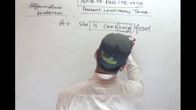 देखिए Present Continuous -Affirmative Sentences का Passive कैसे बनाते हैं? смотреть онлайн