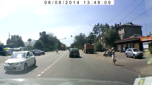 Есть у меня один знакомый, который на так суров, что его объезжают даже трамваи! смотреть онлайн