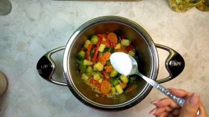 Легкий суп из замороженных овощей - просто и быстро.