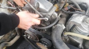 Замена ремня  мерседес w124,очень бистро и легко