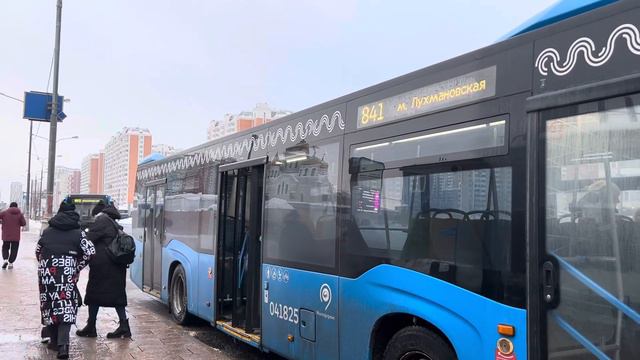 Автобус НефАЗ-5299-40-52 следует по маршруту 841 ”м. Лухмановская - м. Некрасовка - м. Лухмановская смотреть онлайн