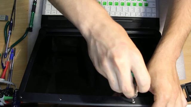 Fujitsu Lifebook A530. Раздавлена матрица. Разбираем экран. смотреть онлайн