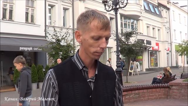Парень сочинил песню для мамы и поет на улице! Brest! Music! Song! смотреть онлайн