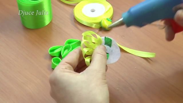 "ЯБЛОЧНЫЙ "цветок на резинке Канзаши / APPLE flower Tutorial DIY/ Djuce Julia смотреть онлайн