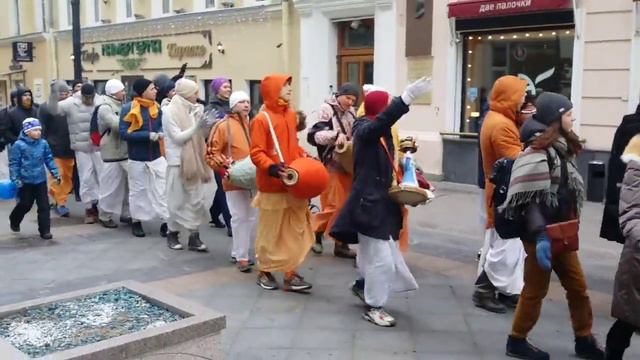 Харинама в день Явления Господа Нитьянанды (Кузнецкий мост 20.02.16) смотреть онлайн