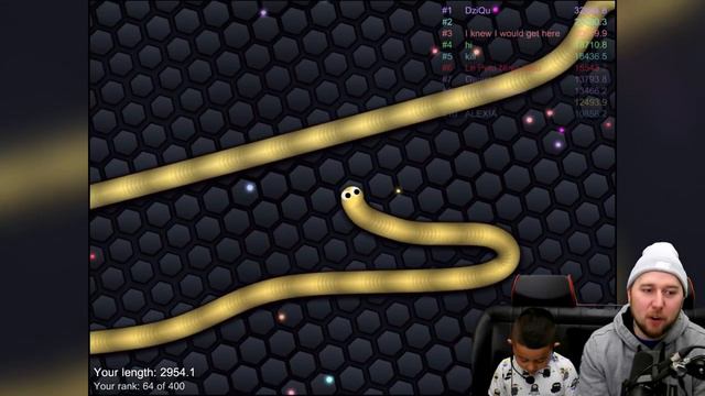 Mini Me Shows us how to play SLITHER.IO (iOS/Android) смотреть онлайн