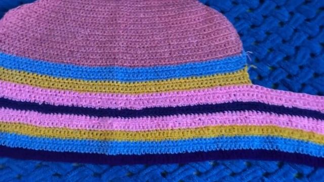 Что связать девочке 5 лет из остатков пряжи? Шапка с шарфиком Буратино. смотреть онлайн