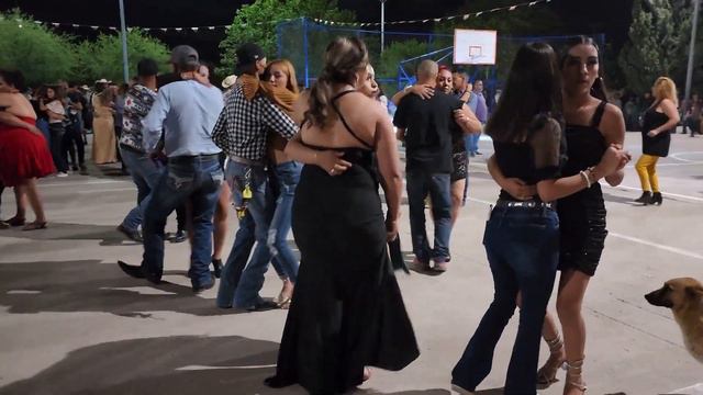 Mirala es bonita, xv años de wendy andilene, Baile en Chihuahua colonia campesina, valagardos смотреть онлайн
