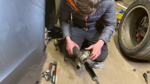 How to change a shock absorber in 5 minutes - Vauxhall Insignia смотреть онлайн
