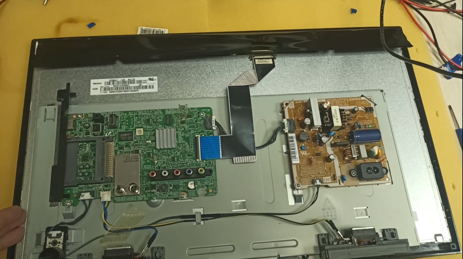 Ремонт телевизора Samsung UE24H4070AU смотреть онлайн