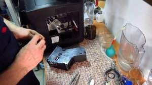 Кофемашина BOSCH сливает кофе в поддон, причины поломки - Ремонт в СПБ и Ленинградской области