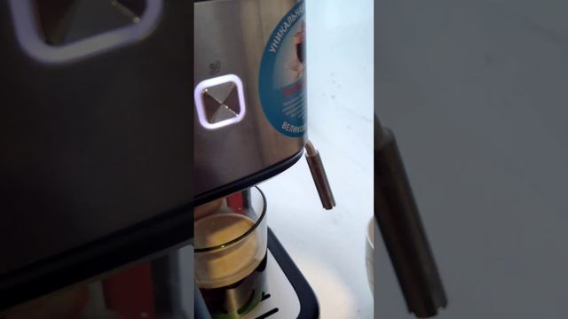 Рожковая кофеварка Vitek VT-8470. смотреть онлайн