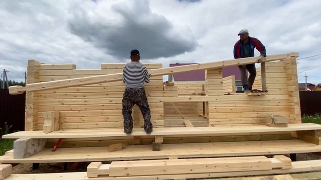 Построили небольшой деревянный дом. Пошаговый процесс строительства смотреть онлайн