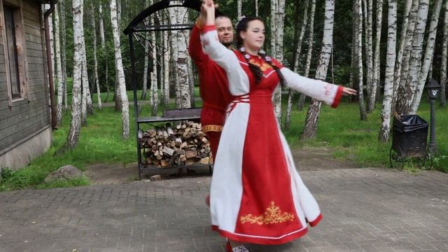 Первый танец молодоженов Дениса и Ксении на славянской свадьбе в Клинцах || 2023 смотреть онлайн