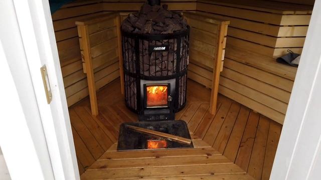 Деревенская баня с банным чаном на берегу реки. смотреть онлайн