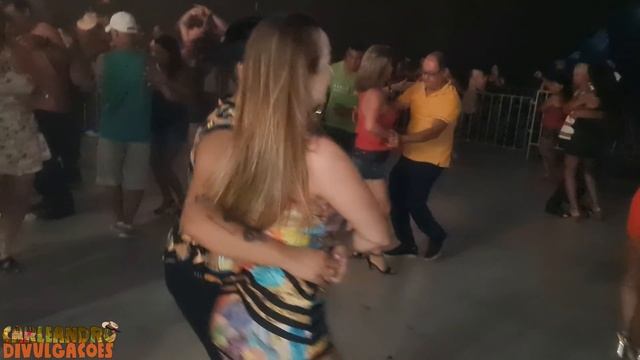 A MULHER MAIS LINDA - DANÇANDO FORRÓ NO BAILÃO DO KADU VIEIRA (XOTE) смотреть онлайн