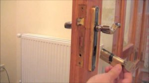 Как заменить замок в двери. Замена личинки (цилиндра) замка входной двери за 3 минуты!