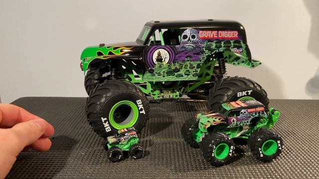 Losi LMT Mini Monster Jam Grave Digger 4WD RC Monster Truck смотреть онлайн