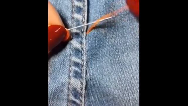 Как зашить дырку на одежде вручную. Супер шов нитками и иголками смотреть онлайн