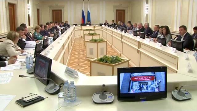 Накануне Евгений Куйвашев провел оргкомитет по подготовке к главному футбольному событию 2018 года смотреть онлайн