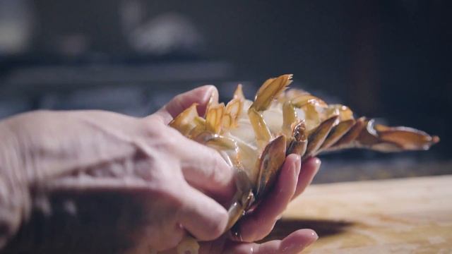 How to De-shell a Lobster Tail смотреть онлайн
