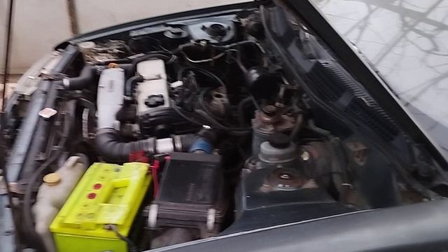 Нисан примьера  Nissan Primera троит при заводке по утрам