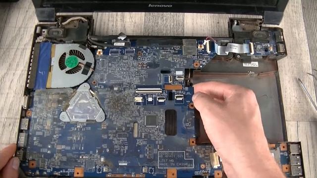 Разборка и чистка Lenovo B570/ Disassembling and cleaning a laptop смотреть онлайн