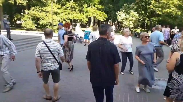 6.08.23г..."ПАН КАПИТАН"... звучит на танцполе в Гомельском парке... смотреть онлайн