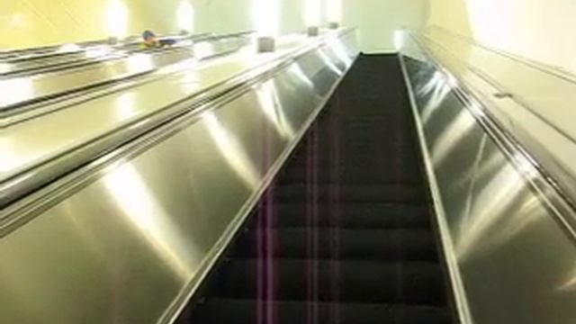 Выхожу из метро на станции "Драмтеатр имени Ауэзова" смотреть онлайн