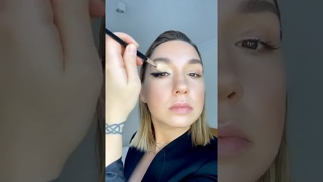 Cat eye makeup. Кошачий глаз, большие стрелки смотреть онлайн