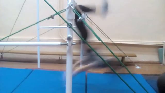 Трюки на брусьях