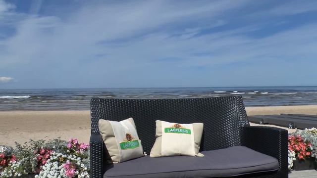 Кафе на берегу в Юрмале смотреть онлайн