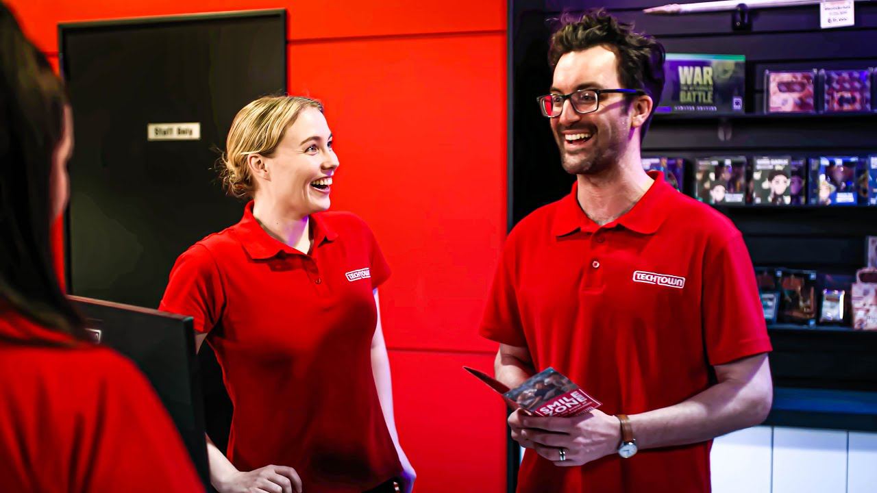 КОГДА ЗАСТАВЛЯЮТ УЛЫБАТЬСЯ ПОКУПАТЕЛЯМ смотреть онлайн