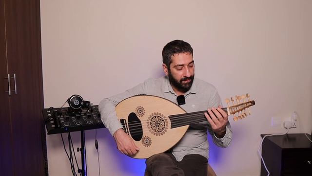 УД / Oud музыкальный инструмент. Как держать левую руку на грифе. смотреть онлайн