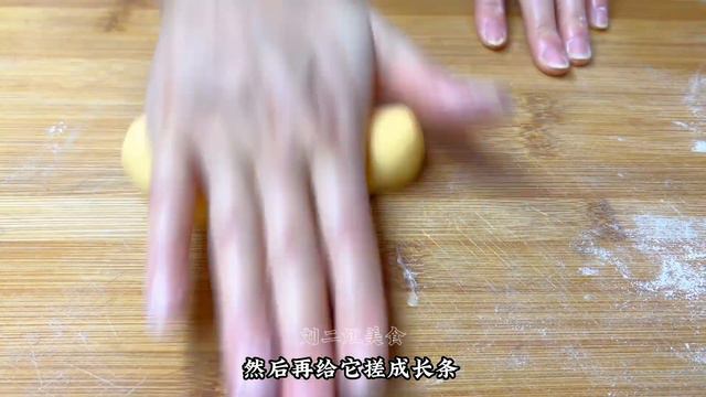 红薯别煮着吃了，教你最简单的做法，孩子三天两头点名要吃，太香 смотреть онлайн