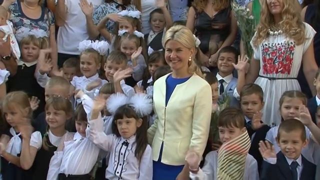 Юлия Светличная поздравила с праздником Первого звонка учеников харьковской гимназии № 12 смотреть онлайн