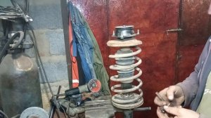 Замена переднего амортизатора(стойки) автомобиля Ваз2109.