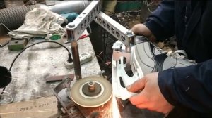 Станок для заточки коньков.