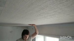 Как поклеить обои на потолок.