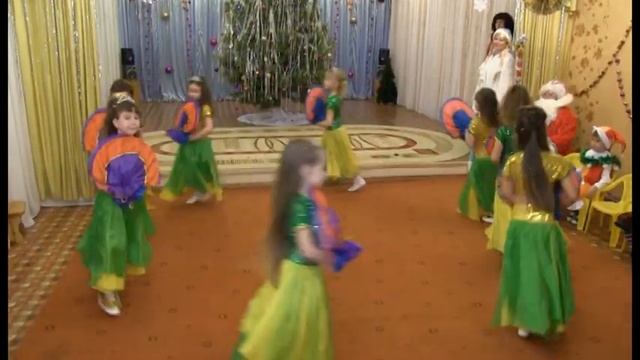 Танец "Восточных красавиц на Новый год в детском саду" в исполнении девочек 6-7 лет смотреть онлайн