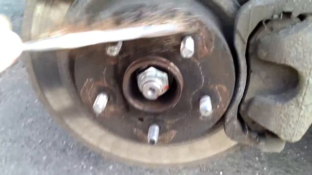 Смазка колесных шпилек, болтов, гаек, привалочных поверхностей