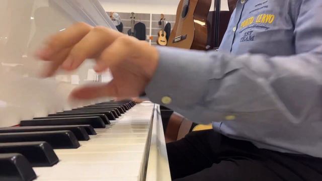 Checking yamaha gb1k grand piano in piano store смотреть онлайн