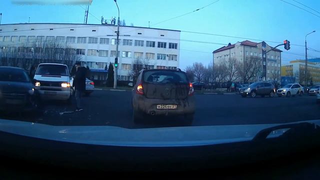 #32 Проезд на красный... Не жми на педаль! смотреть онлайн